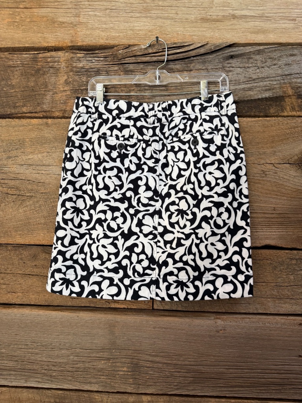 Ann Taylor Floral scroll skirt, black and white, size 8 - Picture 4 of 7